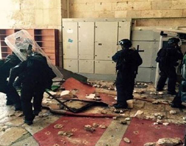 الدم الفلسطيني يسيل تحت قبّة الأقصى