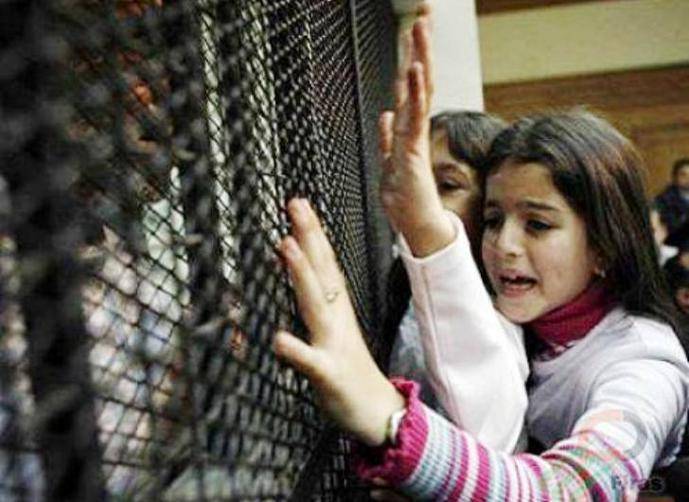 الأمهات معتقلات .. والأطفال خلف القضبان