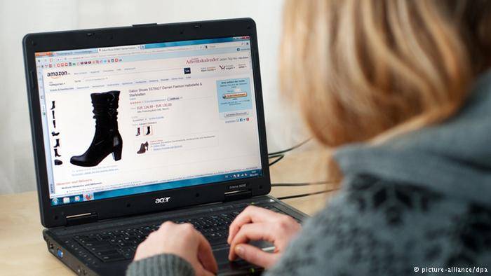 نساء مصريات يلجأن إلى تجارة الإنترنت هربا من البطالة