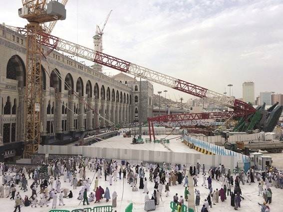 ماذا حدث قبل ساعات من سقوط رافعة الحرم؟