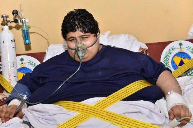 بالصور - اضخم شاب سعودي اصبح وزنه 120 كغم بعد أن كان 600 كغم !
