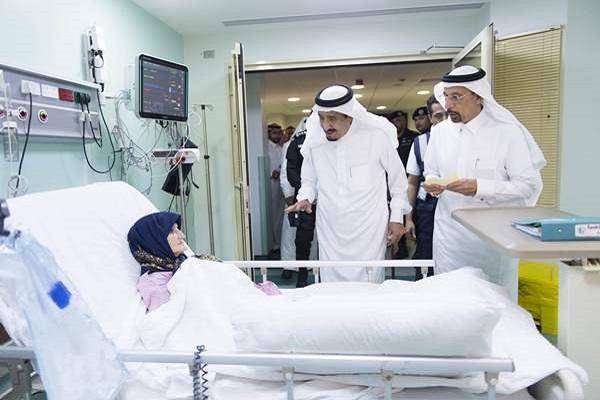 التحقيق مع مجموعة بن لادن ومنع سفر أعضاءها..
العاهل السعودي يأمر بصرف مليون ريال لضحايا الحرم