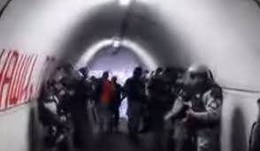 بالفيديو: شاهد هذا الممر المرعب الى ملعب كرة قدم