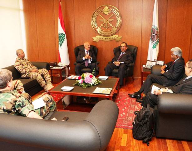 مسؤولان ألماني وماليزي زارا وزيرالدفاع