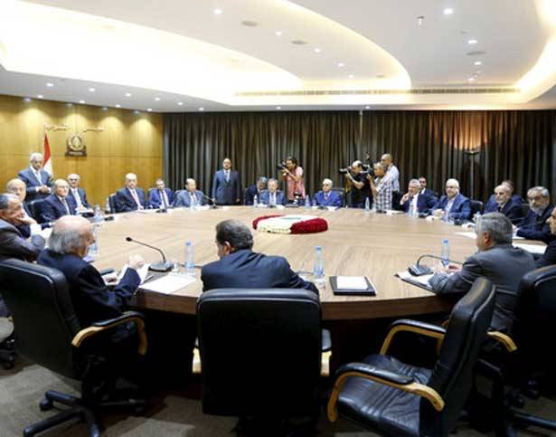 حوار بين تكاذب وتنافق