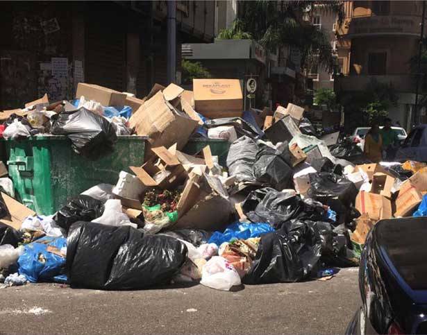«قطبة مخفية» تحول دون تطبيق خطة الحكومة للنفايات