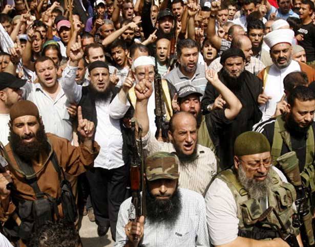 يطلبون البيعة للبغدادي في عين الحلوة