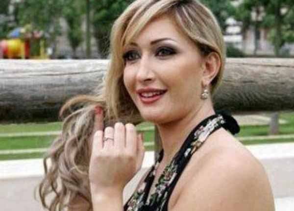 رجاء قصابني توضح حقيقة خطوبتها من طليق هيفاء وهبي