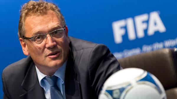 فيفا يعفي جيروم فالك من منصبه بسبب إسرائيلي