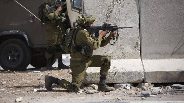 مواجهات بين الفلسطينيين وقوات الإحتلال في القدس والعدو يدفع بـ5 آلاف شرطي