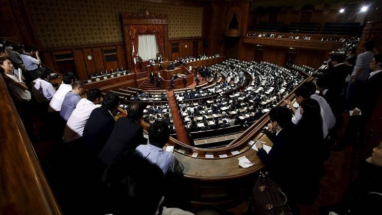 طوكيو تقر قانونا يسمح لقوات الدفاع الذاتي اليابانية بالقتال في الخارج