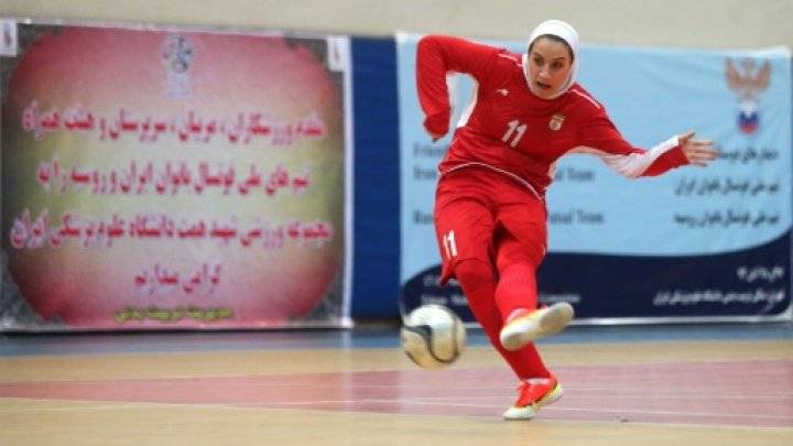 ايراني يمنع زوجته من المشاركة في بطولة آسيوية لكرة القدم الخماسية