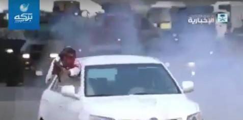 قفزة "هوليودية" لجندي سعودي تحظى بالإعجاب