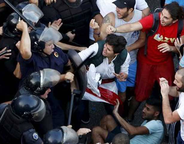 نصائح غربية: لتجنب استخدام القوة مع المتظاهرين