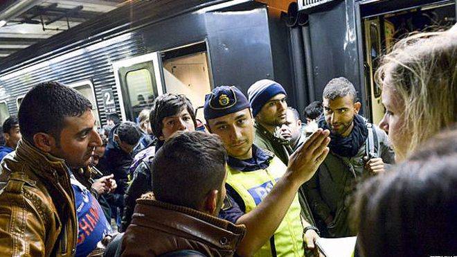 كيف تحاول السويد إدماج اللاجئين المتدفقين عليها