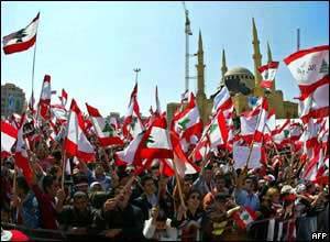 لماذا استطاع الحراك الشّعبي استقطاب الرأي العام وخاصة الفئة المثقفة والفقيرة واللاطائفية؟