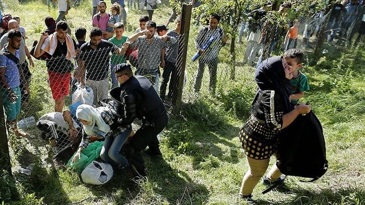 اللاجئون في كرواتيا...ليلة صعبة في العراء تحت المطر قرب محطة توفارنيك