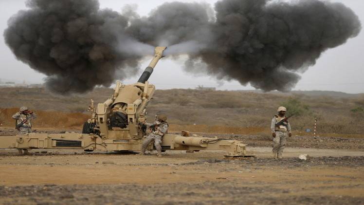 تشهد الحدود السعودية اليمنية مواجهات عنيفة وقصفا متبادلا بين الحوثيين والقوات الموالية لهم والقوات البرية السعودية
