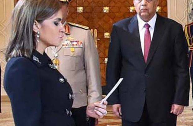 (بالفيديو).. إعلامي مصري يتغزل بوزيرة التعاون الدولي على الهواء مباشرة (قمر أحلى من الأجانب بحلاوتها)
