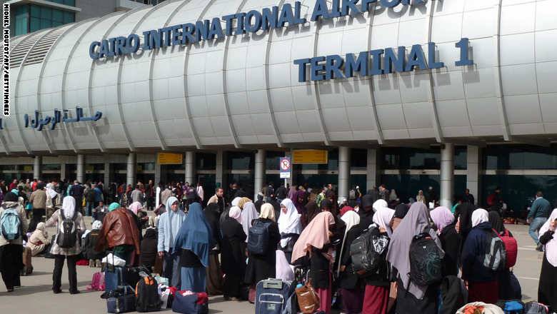 تدريبات عسكرية "غير معلنة" تتسبب بإغلاق "مؤقت" لأجواء مطار القاهرة لليوم الثالث