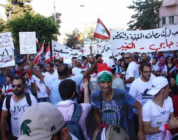 «سلميّة سلميّة» و«توت توت توت عالمجلس بدنا نفوت»... و«الله معك يا وطن»