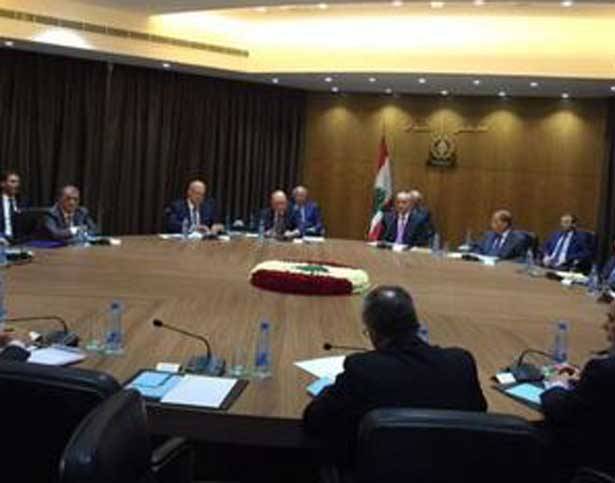 هل يطلق تجميد الحوار العمل الحكومي؟