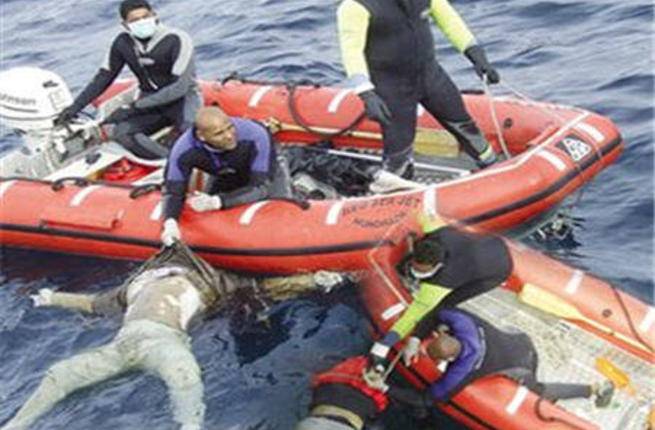 فيما تركيا تترك عشرات اللاجئين يغرقون..ايطاليا تنقذ 4700 مهاجر قبالة السواحل الليبية