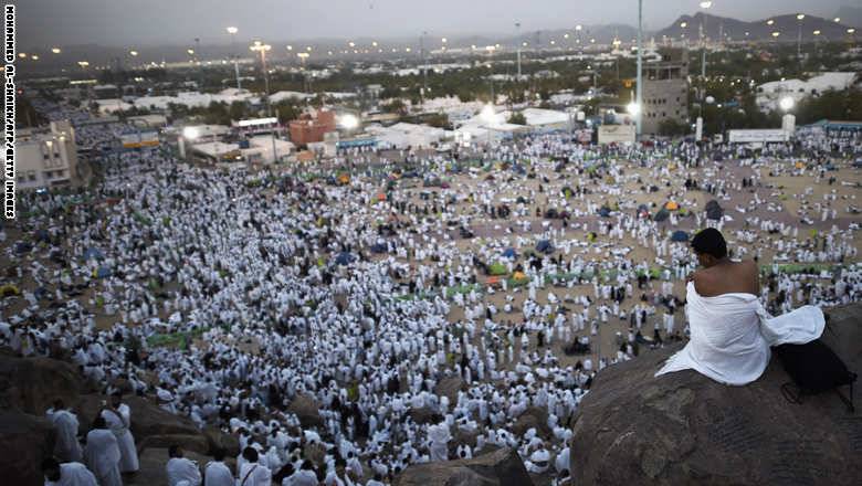 إصابة أكثر من 204 حجاج أثناء تصعيدهم إلى "عرفة" بسبب "تعطل" قطار المشاعر