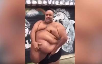 فيديو - ما تخجل من كرشك .. اتفرج على الرجل واشكر ربك