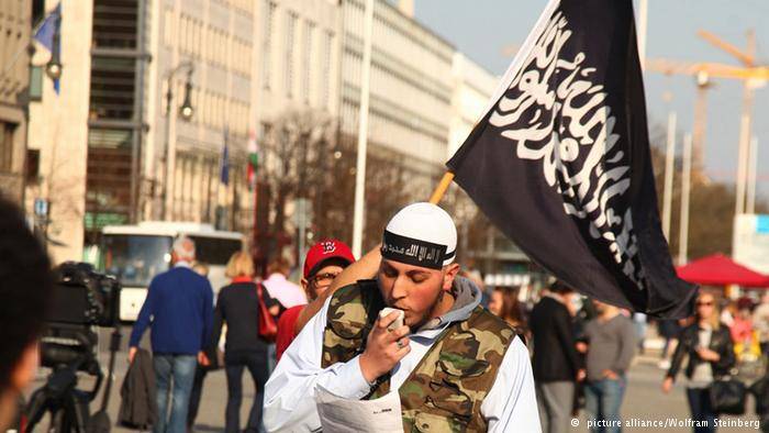 المخابرات الألمانية: إسلاميون متشددون قد يجندون لاجئين