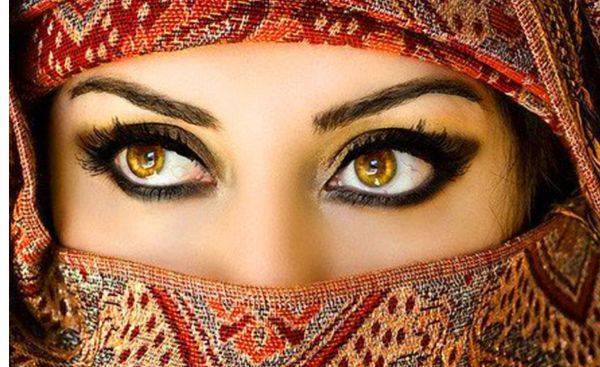 أقنعة الشاي الأخضر لعيون ساحرة