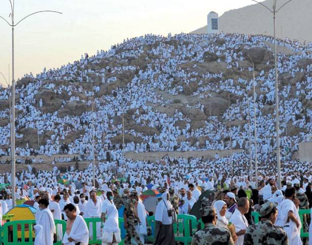 الحجاج على عرفه
والكعبة تكتسي حلة جديدة