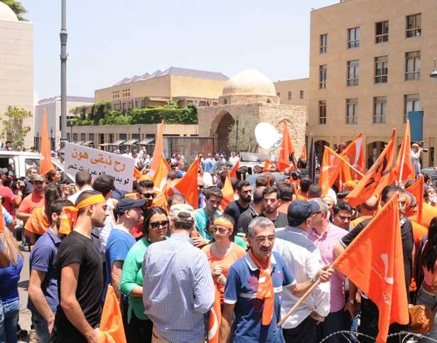 ما خلفيات الزحف الى «قصر الشعب»؟