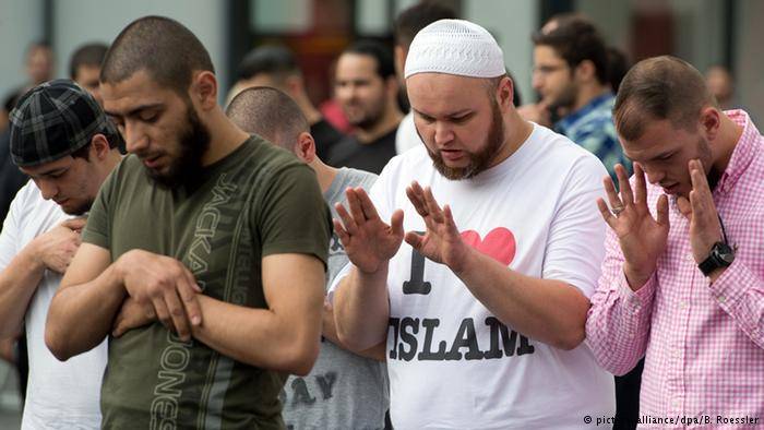 خبيرة ألمانية: لا ينبغي ترك اللاجئين تحت تأثير السلفيين