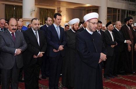 الأسد يؤدي صلاة العيد بأحد مساجد دمشق