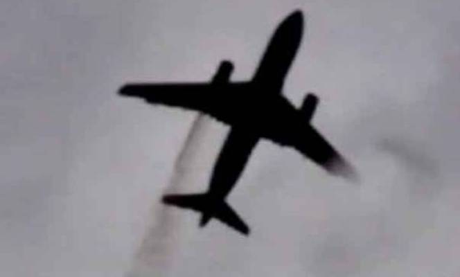 طائرة تهبط اضطراريا بعد تعرض محركها لحريق