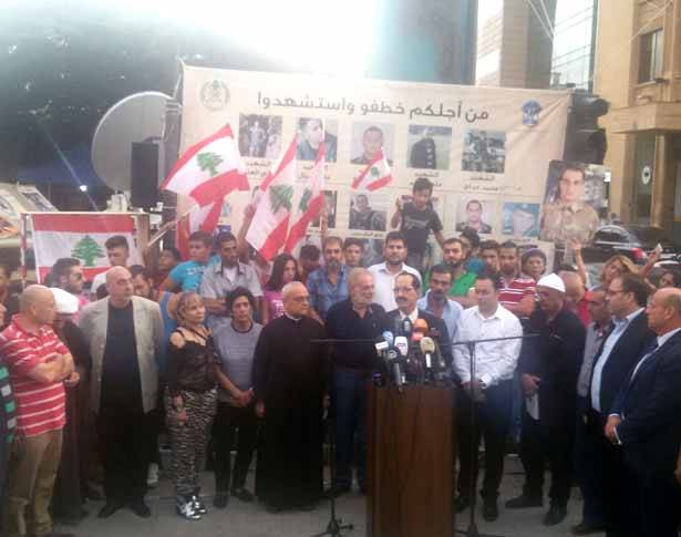 إعتصام تضامني مع أهالي العسكريين
إشكال.. خلاف في الرأي... والأهمّ سلامة الأسرى