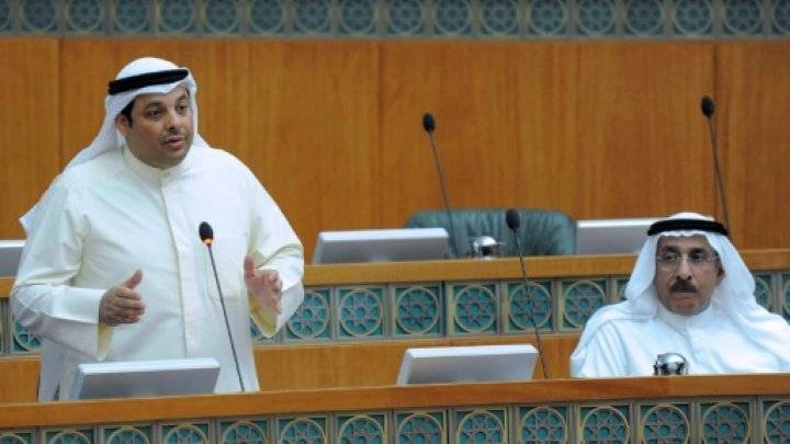 استقالة وزير الكهرباء الكويتي بعد الحكم بسجنه عامين بتهمة إهدار المال العام