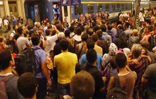 الأمم المتحدة: أكثر من نصف مليون مهاجر عبروا المتوسط في 2015