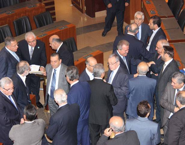 مجلس النواب فشل مُجدداً بانتخاب رئيس .. والجلسة المقبلة في 21 ت1
السنيورة وعدوان شدّدا على أن تتمّ التسويات في إطار الدستور
فتفت : كلام عون خطير ــ ديب : ترويج لأخبار كاذبة