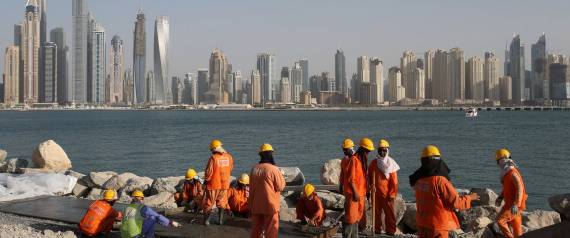 الإمارات تعلن إصلاحات تسمح للوافدين بتغيير العمل دون الرجوع للكفيل