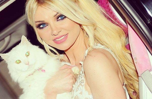 بالصورة.. ميريام كلينك تنجو من حادث!