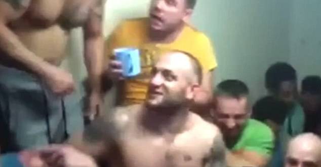 بالفيديو: حفلة صاخبة ورقص ومخدرات داخل هذا السجن
