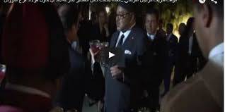 بالفيديو.. ملك المغرب يترك هولند في التسلل بعد أن حاول قرع كأسي عصير