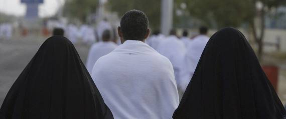 حكاية حاج مغربي أنقذه رنين الهاتف من وسط الجثث بـ"منى"