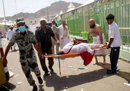 بالفيديو... هذا ما جرى مع “داعشي” هاجم خطيب الجمعة بالسعودية