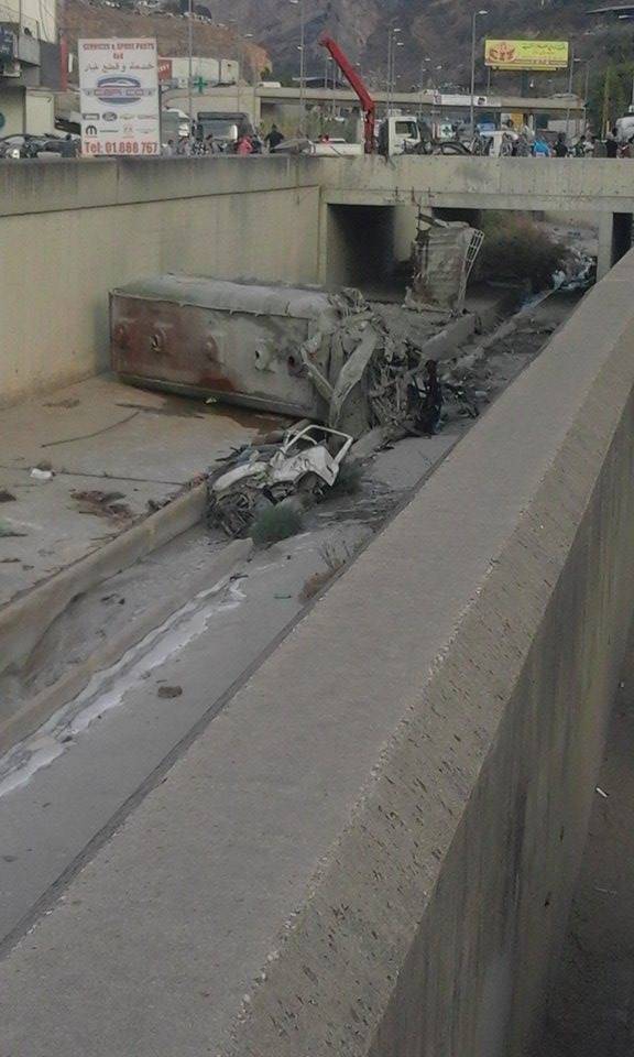 حصيلة حادث سير نهر الموت اربعة قتلى نتيجة تصادم بين اربعة مركبات