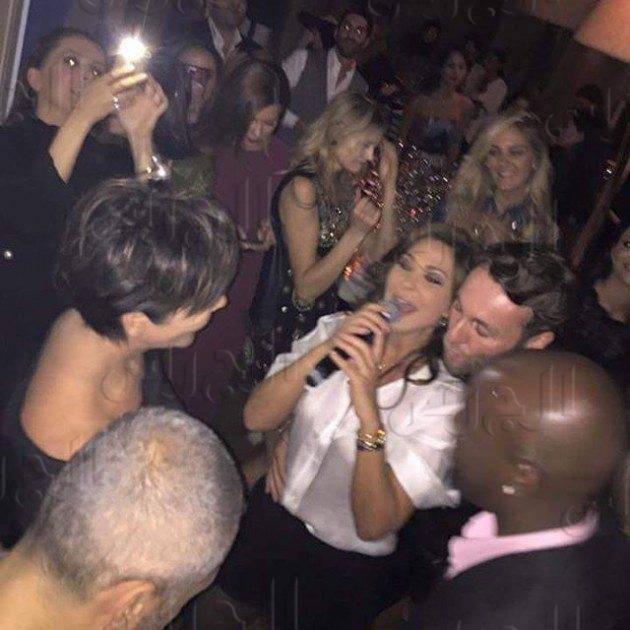 بالصور: إليسا تغني أمام والدة كيم كاردشيان والأخيرة صورتها!