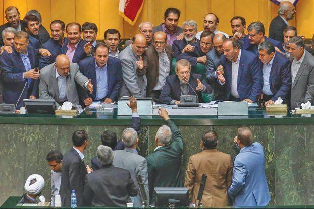اتهام بليونير إيراني بـ "الإفساد في الأرض"