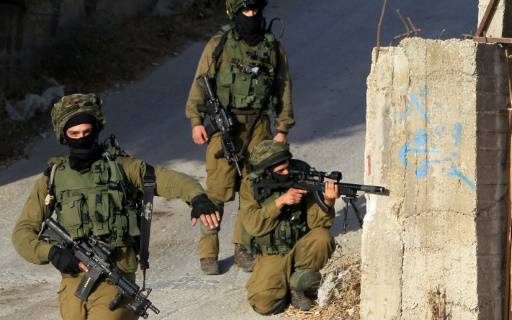 اصابة عشرة فلسطينيين بجروح برصاص الجيش الاسرائيلي